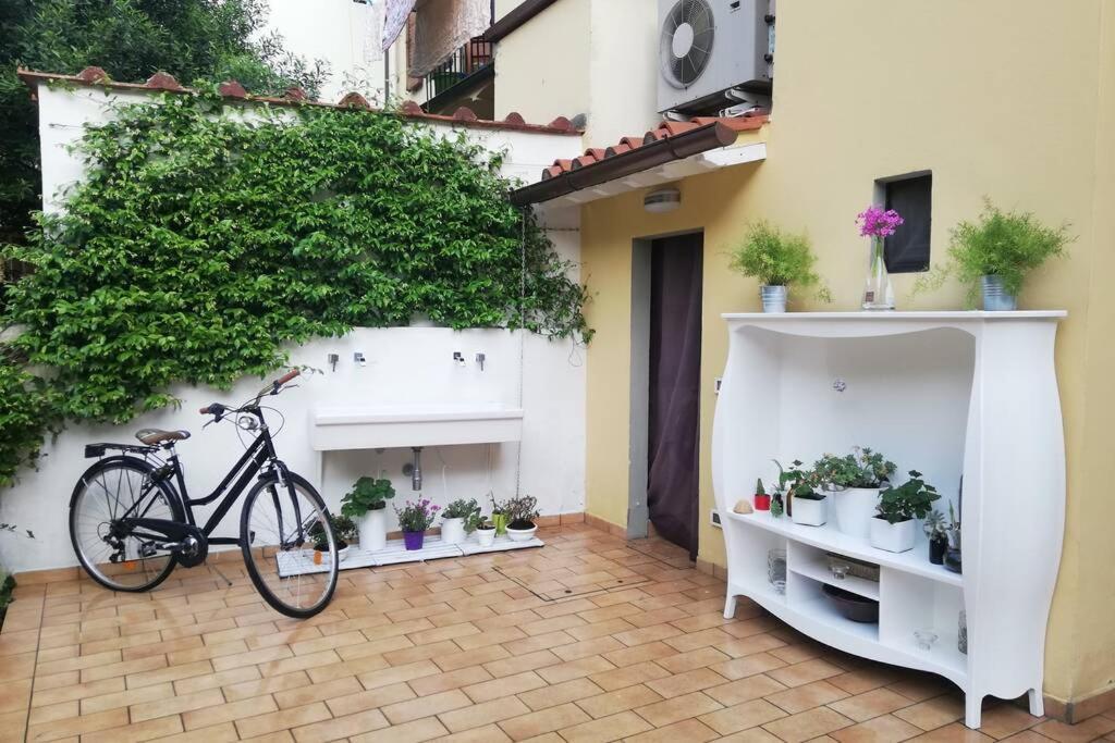 Flower Garden Apartment Vicino Al Centro فلورنس المظهر الخارجي الصورة